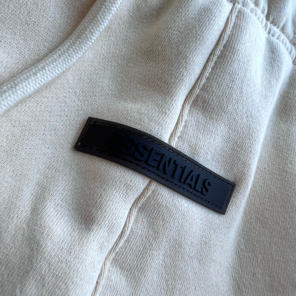 ☁️Authentic Fear of God Essentials Cream Hoodie - Picture 11 of 17